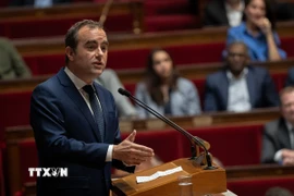 Thủ tướng Pháp Sebastien Lecornu phát biểu trước Quốc hội ở Paris. (Ảnh: THX/TTXVN)