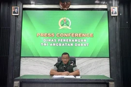 Người phát ngôn Quân đội Indonesia, Chuẩn tướng Wahyu Yudhayana, tại buổi họp báo thông tin về vụ nổ. (Nguồn: Beritasatu.com)