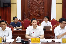 Chủ tịch UBND tỉnh Bắc Ninh Vương Quốc Tuấn giao các sở, ngành tích cực phối hợp, hỗ trợ các Trường Đại học Ngoại Thương, Bách khoa Hà Nội triển khai xây dựng cơ sở tại Bắc Ninh. (Nguồn: Báo Bắc Ninh)