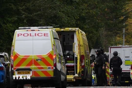 Cảnh sát phong tỏa hiện trường vụ tấn công bằng dao tại công viên Heaton, gần một giáo đường ở Manchester, Anh. (Ảnh: AA/TTXVN)