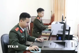 Phòng An ninh mạng và phòng, chống tội phạm sử dụng công nghệ cao, Công an tỉnh Ninh Bình đã kịp thời phát hiện, ngăn chặn và xử lý các hành vi lợi dụng internet đăng tải, chia sẻ thông tin sai sự thật liên quan đến công tác bầu cử. (Ảnh: Thùy Dung/TTXVN)