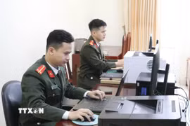 Phòng An ninh mạng và phòng, chống tội phạm sử dụng công nghệ cao, Công an tỉnh Ninh Bình đã kịp thời phát hiện, ngăn chặn và xử lý các hành vi lợi dụng internet đăng tải, chia sẻ thông tin sai sự thật liên quan đến công tác bầu cử. (Ảnh: Thùy Dung/TTXVN)