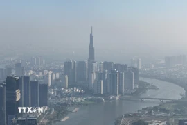Ô nhiễm không khí khu vực trung tâm Thành phố Hồ Chí Minh. (Ảnh: Hồng Đạt/TTXVN)