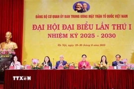 Đoàn Chủ tịch điều hành Đại hội. (Ảnh: Minh Đức/TTXVN)