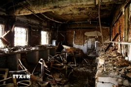 Bệnh viện bị phá hủy do xung đột tại Khartoum, Sudan. (Ảnh: THX/TTXVN)