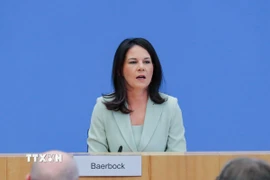 Bà Annalena Baerbock phát biểu tại một cuộc họp báo ở Berlin, Đức. (Ảnh: THX/TTXVN)