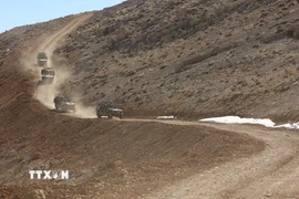 Quân đội Israel tham gia diễn tập gần hành lang Núi Hermon ở miền Nam Syria ngày 28/4. (Ảnh: THX/TTXVN)