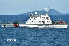 Tàu CSB 2001 lên đường thực hiện nhiệm vụ trên biển. (Ảnh: TTXVN phát)