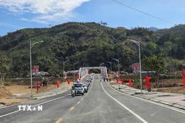 Cầu 16/5 được thông xe kỹ thuật trước thời hạn gần 11 tháng. (Ảnh: TTXVN phát)