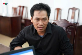 Đối tượng Phan Văn Phú tại cơ quan công an. (Nguồn: VTV)