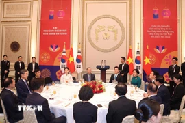 Tổng thống Hàn Quốc Lee Jae Myung và Phu nhân chủ trì Quốc yến chiêu đãi chào mừng Tổng Bí thư Tô Lâm và Phu nhân thăm cấp Nhà nước tới Hàn Quốc. (Ảnh: Thống Nhất/TTXVN)