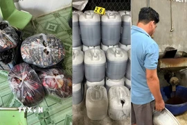 Hiện trường nơi các đối tượng sản xuất, chế biến cà phê bột giả. (Ảnh: TTXVN phát)