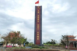 Hai cánh kỳ đài thuộc Dự án Bảo tồn, tôn tạo di tích Khu tưởng niệm liệt sỹ Tú Thủy, xã Tú An (thị xã An Khê, tỉnh Gia Lai) đã được tháo dỡ sau sự cố hư hỏng. (Ảnh: Hoài Nam/TTXVN)