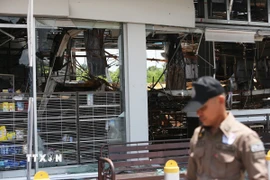 Một cửa hàng tiện lợi bị phá hủy do xung đột tại Si Sa Ket, Thái Lan. (Ảnh: THX/TTXVN)