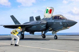 Máy bay chiến đấu F-35B Lightning II của Hải quân Italy trên tàu sân bay HMS Prince of Wales của Anh. (Nguồn: NATO)