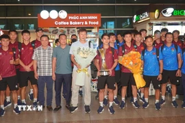 Đội tuyển U23 Việt Nam và Cúp vô địch đã về tới Thành phố Hồ Chí Minh. (Ảnh: Trung Tuyến/TTXVN)
