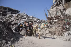 Các tòa nhà bị phá hủy do xung đột tại Jabalia, Dải Gaza. (Ảnh: THX/TTXVN)