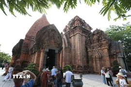Tháp Bà Ponagar là điểm đến không thể bỏ qua của du khách mỗi khi đến thành phố biển Nha Trang. (Ảnh: Hoàng Hiếu/TTXVN)