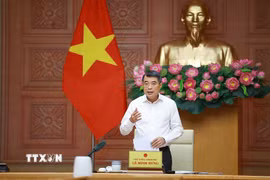 Thủ tướng Lê Minh Hưng làm việc với lãnh đạo Bộ Tài chính. (Ảnh: Dương Giang/TTXVN)
