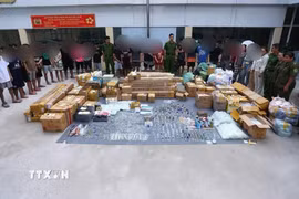 Các đối tượng trong đường dây ma túy liên tỉnh. (Ảnh: TTXVN phát)