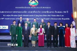 Đại biểu chụp ảnh chung tại chiêu đãi. (Ảnh: Phương Hoa/TTXVN)