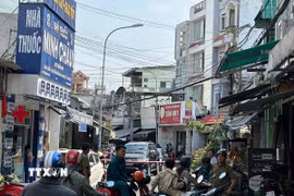 Hiện trường vụ cháy đang được phong tỏa thời điểm 9 giờ 30 phút sáng 12/4. (Ảnh: TTXVN phát)
