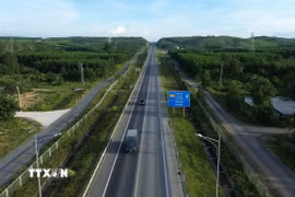 Điểm cuối tuyến giáp với cao tốc Cam Lộ-La Sơn. (Ảnh: Quốc Khánh/TTXVN)