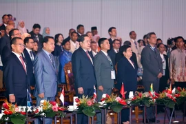 Chủ tịch Quốc hội Trần Thanh Mẫn và đại biểu thực hiện nghi thức tại Lễ khai mạc Đại hội đồng AIPA-46. (Ảnh: Doãn Tấn/TTXVN)