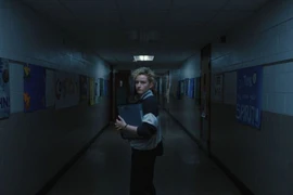 Nữ diễn viên Julia Garner trong một cảnh của phim "Weapons." (Nguồn: Warner Bros)