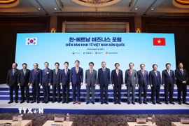 Tổng Bí thư Tô Lâm và Thủ tướng Hàn Quốc Kim Min Seok cùng các đại biểu dự Diễn đàn kinh tế Việt Nam-Hàn Quốc. (Ảnh: Thống Nhất/TTXVN)