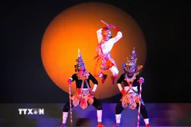 Múa Chằn là một biến thể đặc sắc của sân khấu Rô Băm - hình thức vũ kịch cổ truyền lâu đời của người Khmer, bắt nguồn từ vũ kịch mặt nạ Lakhol Khol, tái hiện các trích đoạn trong sử thi Riêm Kê. (Ảnh: Minh Phú/TTXVN)