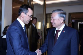 Tổng Bí thư Tô Lâm hội kiến Chủ tịch Thượng viện Kazakhstan Maulen Ashimbayev. (Ảnh: Thống Nhất/TTXVN)