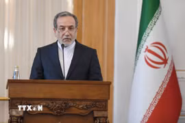 Ngoại trưởng Iran Seyed Abbas Araghchi trong cuộc một cuộc họp báo tại Tehran. (Ảnh: THX/TTXVN)
