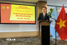 Đại sứ Đỗ Hùng Việt phát biểu tại Lễ kỷ niệm. (Ảnh: Lê Hoàng/TTXVN)