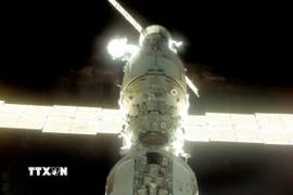 Trạm vũ trụ quốc tế ISS được nhìn từ Tàu vũ trụ Atlantis của Mỹ ngày 16/9/2000. (Ảnh: AFP/TTXVN)