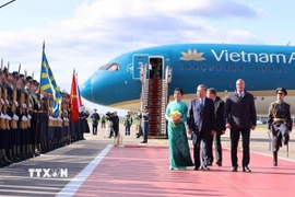 Lễ đón chính thức Tổng Bí thư Tô Lâm và Phu nhân tại sân bay Vnukovo 2, thủ đô Moskva. (Ảnh: Thống Nhất/TTXVN)