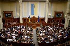 Toàn cảnh một phiên họp Quốc hội Ukraine tại Kiev. (Ảnh: AFP/TTXVN)