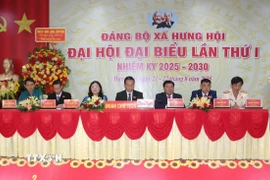 Đoàn Chủ tịch điều hành Đại hội. (Ảnh: Tuấn Kiệt/TTXVN)