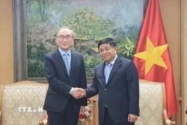  Thêm thẻ Chú thích Phó Thủ tướng Nguyễn Chí Dũng tiếp Chủ tịch Tập đoàn Korea Telecom Young Shub Kim. (Ảnh: Chu Thanh Vân/TTXVN)