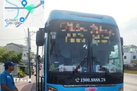Xe ôtô khách chở nhiều hơn 13 khách so với quy định. (Ảnh: TTXVN phát)