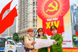 Lực lượng Cảnh sát Giao thông Thủ đô phối hợp với Công an cơ sở đảm bảo an toàn cho Đại hội Đảng lần thứ XIV. (Ảnh: Quốc Lũy/TTXVN)