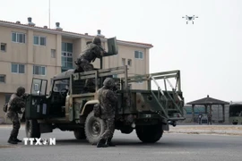 Binh sỹ Hàn Quốc và Mỹ tham gia cuộc tập trận phối hợp chống thiết bị bay không người lái tại căn cứ không quân Kunsan ở Gunsan, Hàn Quốc, ngày 7/2/2023. (Ảnh: Yonhap/ TTXVN)