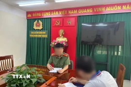 Tung tin sai sự thật ảnh hưởng đến uy tín của Công an nhân dân, ông N.V.T bị xử phạt hành chính 5 triệu đồng. (Ảnh: TTXVN phát)