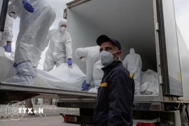 Các thi thể binh sỹ Ukraine được phía Nga trao trả về Ukraine. (Ảnh: AA/TTXVN)