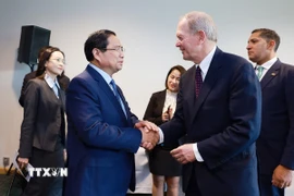 Thủ tướng Phạm Minh Chính với ông Marcus Wallenberg, Chủ tịch Hội đồng quản trị Tập đoàn SEB. (Ảnh: Dương Giang/TTXVN)
