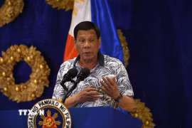 Cựu Tổng thống Philippines Rodrigo Duterte phát biểu tại một cuộc họp báo ở Manila thời điểm trước khi bị bắt. (Ảnh tư liệu: AFP/TTXVN)
