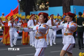 Nghi thức diễu binh, diễu hành tại lễ Tổng duyệt kỷ niệm 50 năm Ngày Giải phóng miền Nam thống nhất đất nước. (Ảnh: Thanh Vũ/TTXVN)