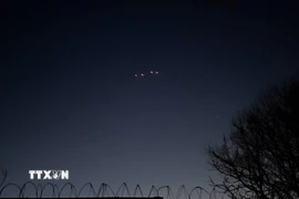 Lực lượng phòng không Afghanistan nổ súng đáp trả các cuộc không kích của Pakistan ngày 1/3. (Ảnh: THX/TTXVN)