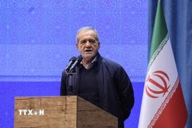 Tổng thống Iran Masoud Pezeshkian phát biểu tại một sự kiện. (Ảnh: IRNA/TTXVN)