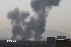 Khói bốc lên sau một vụ nổ ở thủ đô Tehran, Iran ngày 28/2. (Ảnh: The Times of Israel/TTXVN)